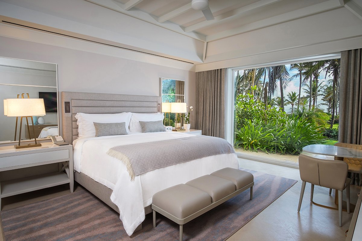 Vista de la suite en el St. Regis Bahía Beach Resort.
